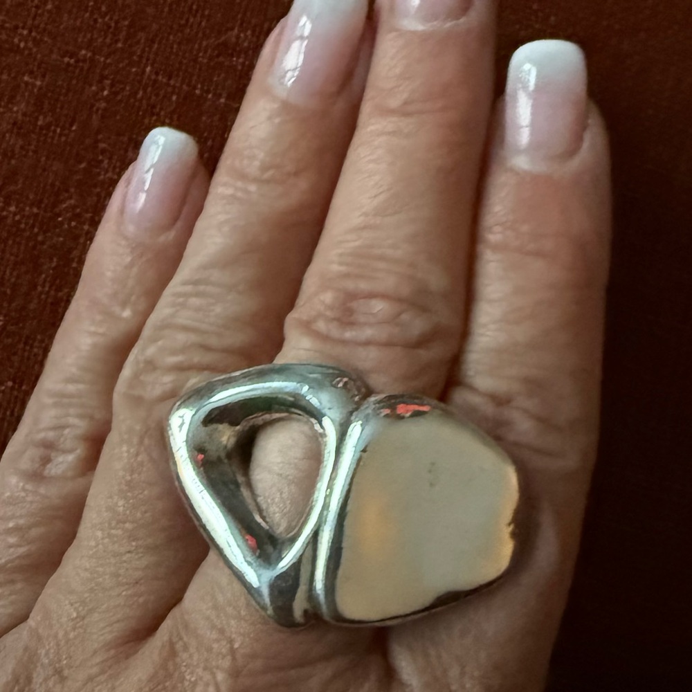 UNO DE 50 GIANT SILVER HEART STATEMENT RING - NEW W/O TAGS!